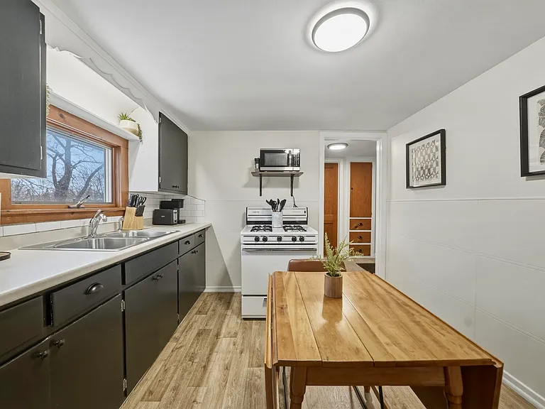 27 Winfield Ave #UPPER — Photo 18