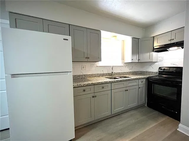 2625 Panama St — Photo 6