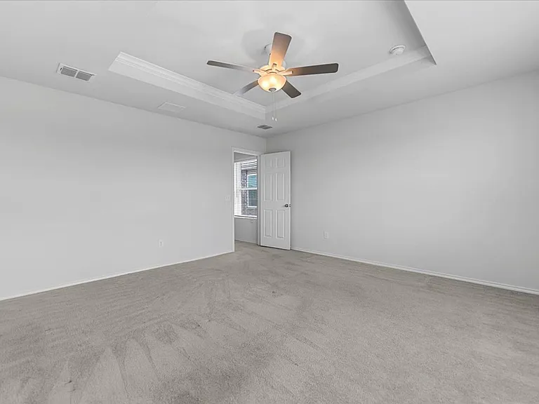 445 Grenada Lake Dr — Photo 15