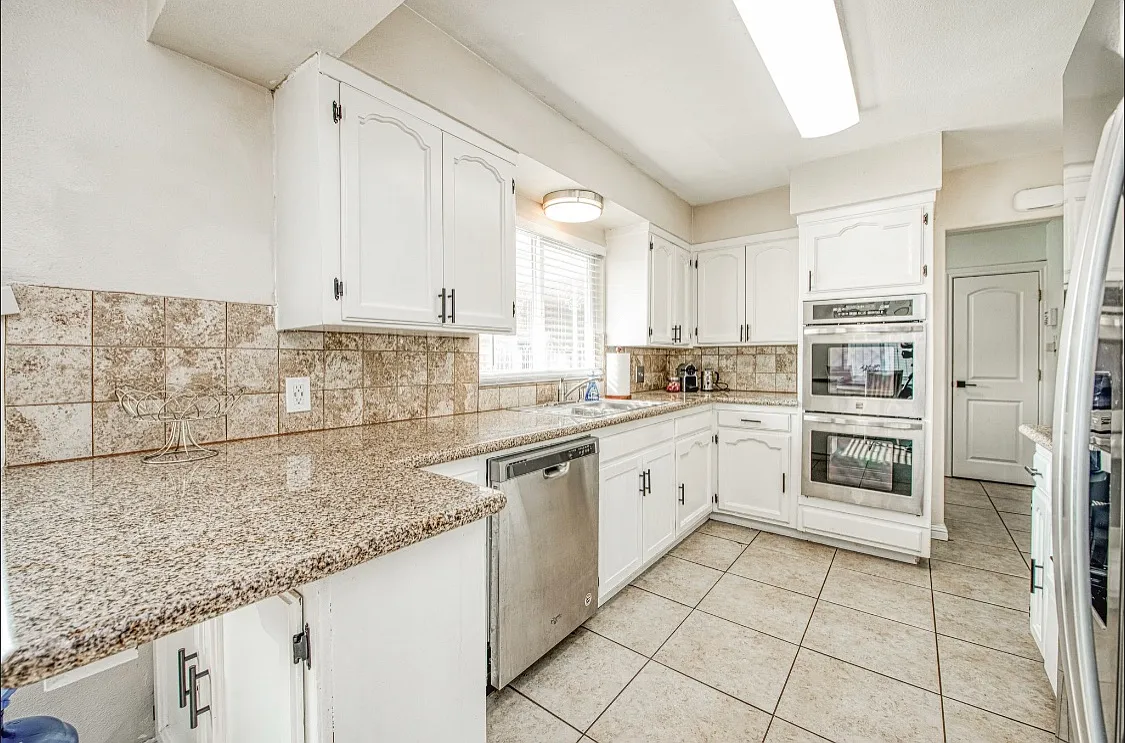 3908 E Fedora Ave — Photo 4