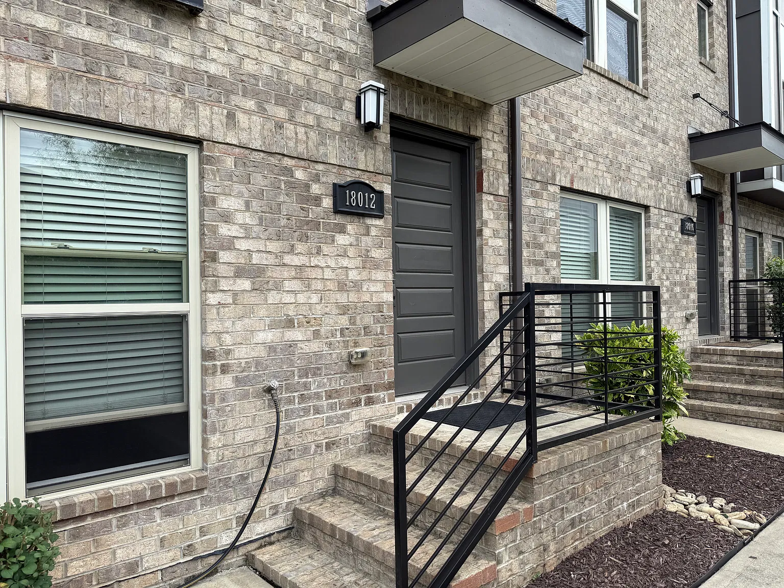 3 bed, 3.5 bath, 1930 sqft, $3,195 — Photo 4