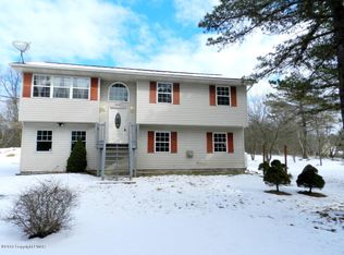 2430 Yellowstone Dr, Blakeslee, PA 18610