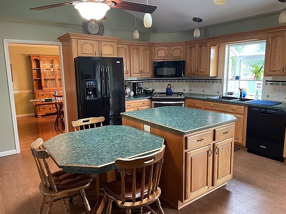 4th image of 4144 Venice Dr