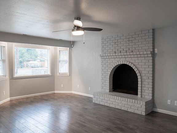 4th image of 2420 Somerset Cir