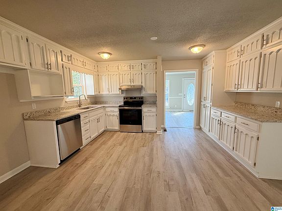 3rd image of 1004 Sandybrook Cir