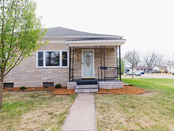 2nd image of 3418 E Ave