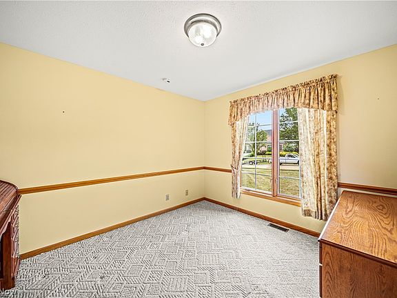 5th image of 3549 Magnolia Dr