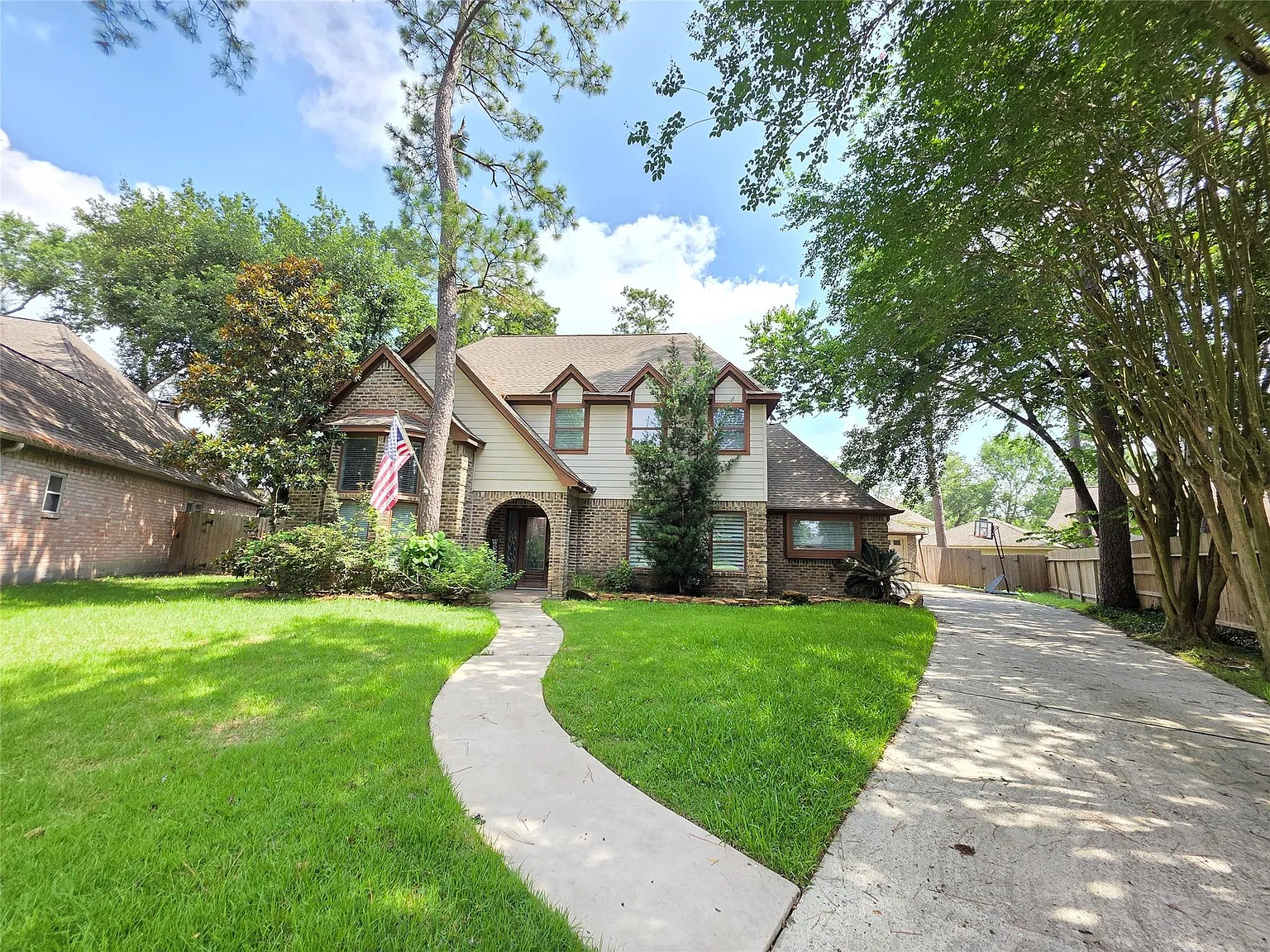 4 bed, 2.5 bath, 2810 sqft, $3,195 — Photo 3