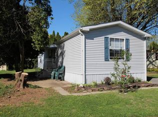 5 Douglas Ln, East Earl, PA