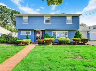 190 N Delaware Ave, Massapequa, NY 11758