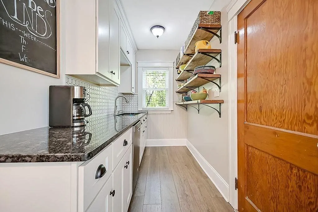 3 bed, 1368 sqft, $2,995 — Photo 4