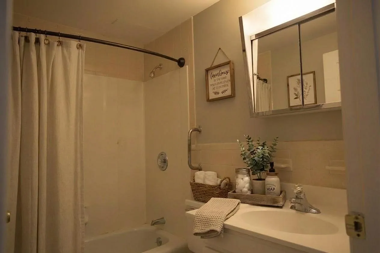2 bed, 1040 sqft, $2,500 — Photo 3