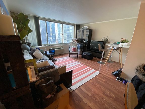 3rd image of 333 E 45th St APT 23C