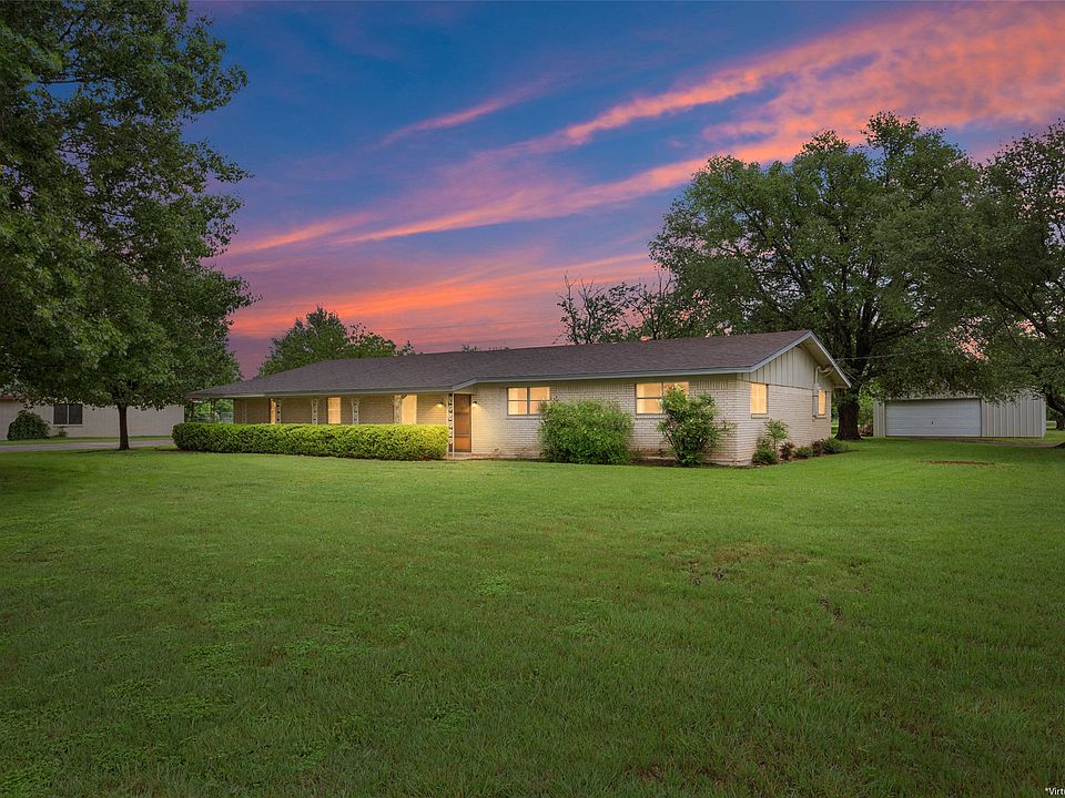 1st image of 2416 Gary Ln