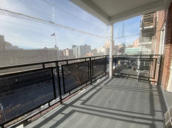 41-25 Kissena Boulevard image 7 of 29