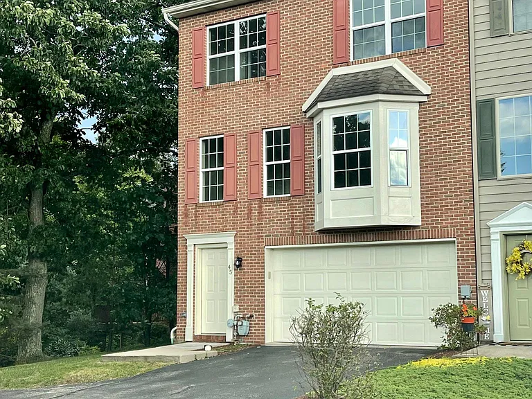 45 Bracken Pl — Photo 1