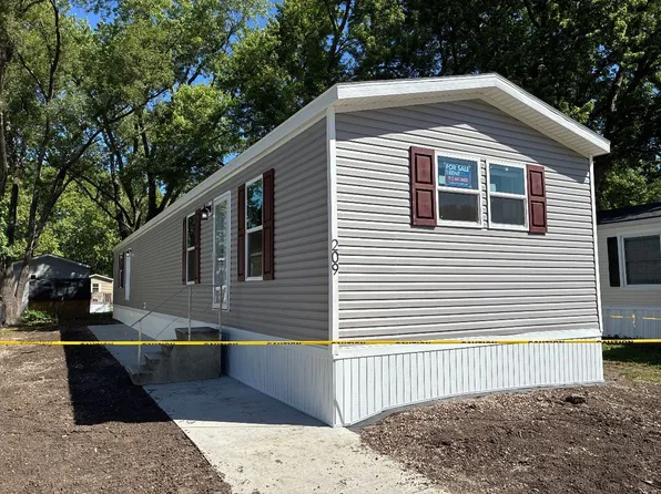 209 Newton #F-12, Edwardsville, KS 66113