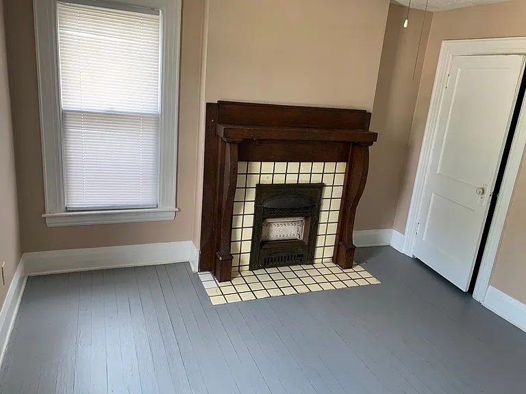 1110 Laird Ave — Photo 9