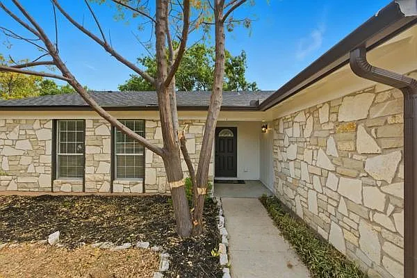 3 bed, 2.0 bath, 1517 sqft, $1,995 — Photo 1