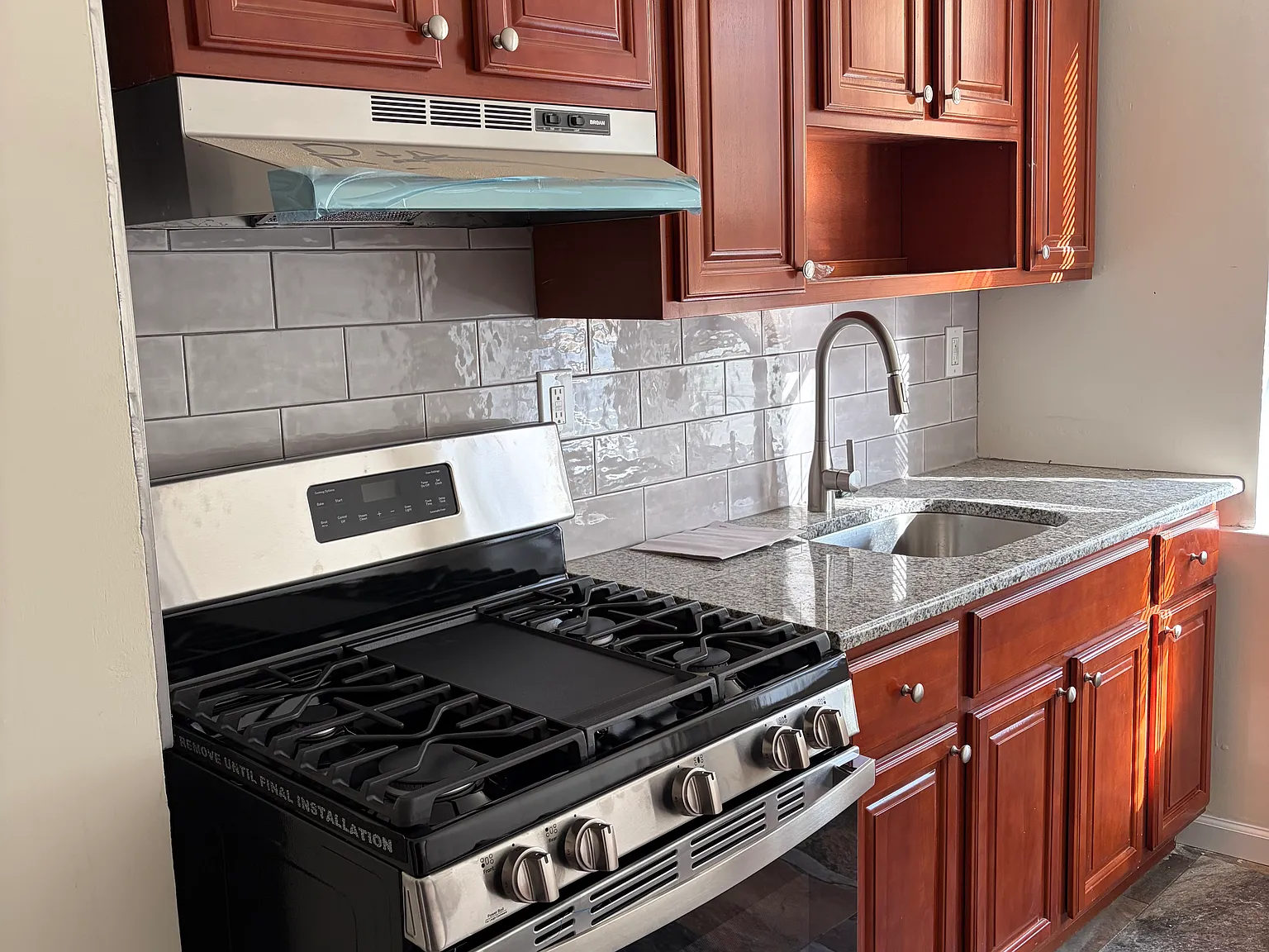 1 bed, 550 sqft, $1,600 — Photo 4
