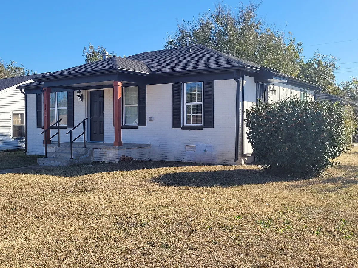 Building Photo - 1300 NE 44th St