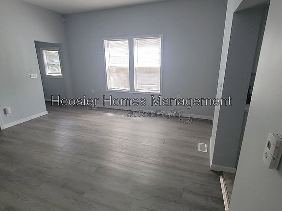 3rd image of 938 Jefferson Ave #1