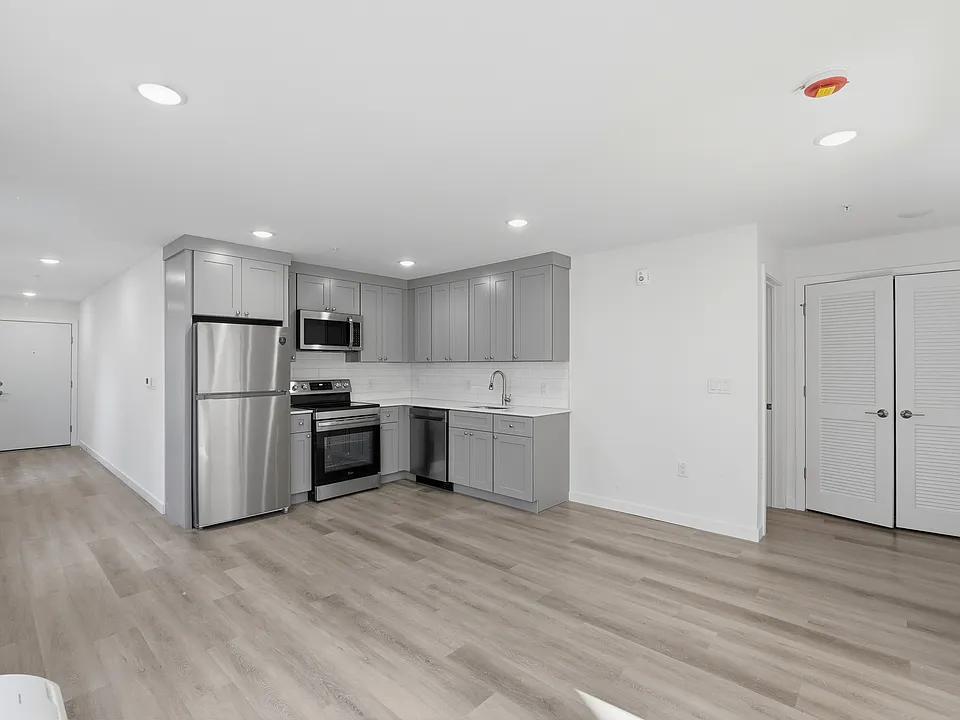 566 Springfield Ave #205