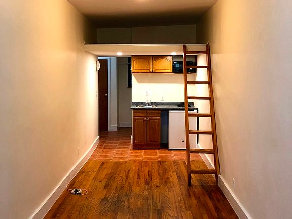 2nd image of 315 W 14th St APT 2D