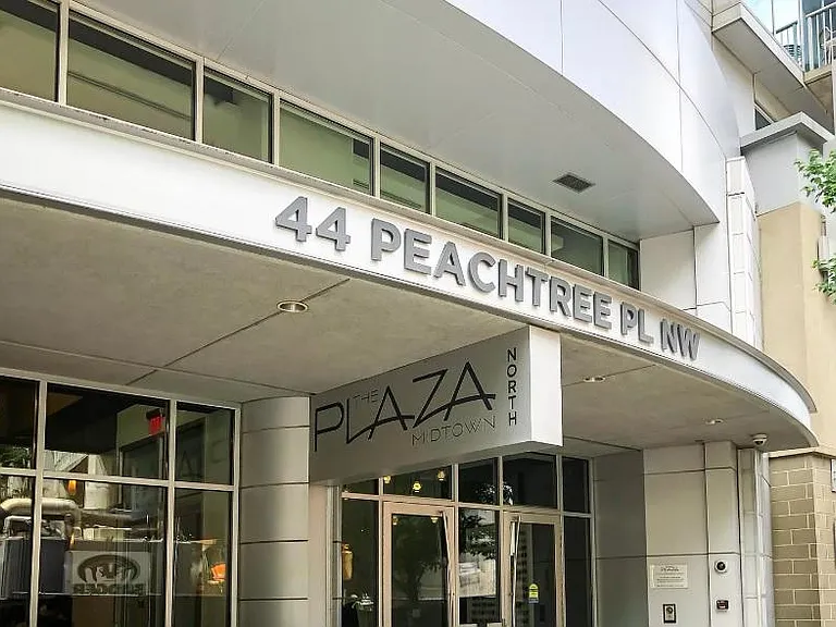 44 Peachtree Pl NW — Photo 2