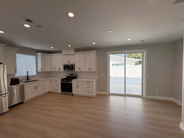732 Owen Dr #101 — Photo 8