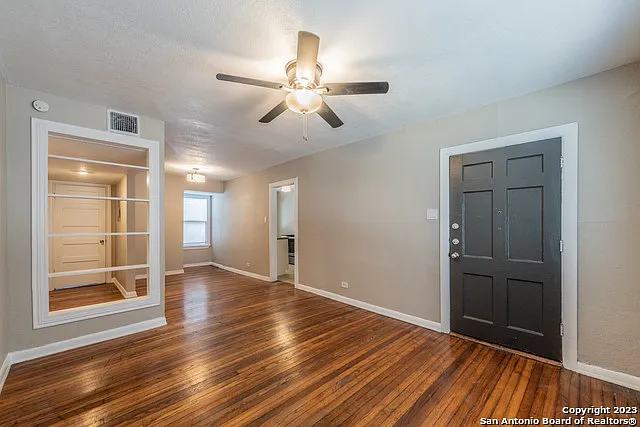 2 bed, 1.0 bath, 750 sqft, $1,195 — Photo 3