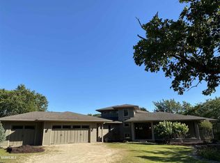 10 Clarion Ct, Galena, IL 61036