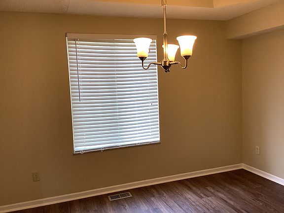 3rd image of 848 Hunters Glen Dr
