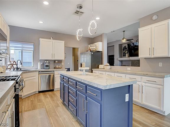 3rd image of 8284 Aurora Peak Ave