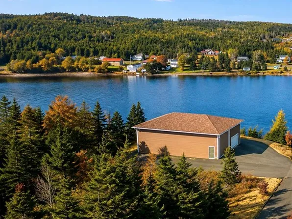 8 Northside Crescent, Clarkes Beach, NL A0A1W0