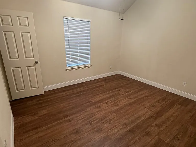 Hilltop Dr — Photo 13
