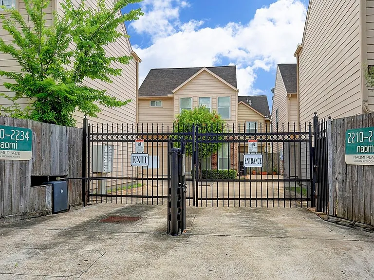 2232 Naomi St — Photo 4