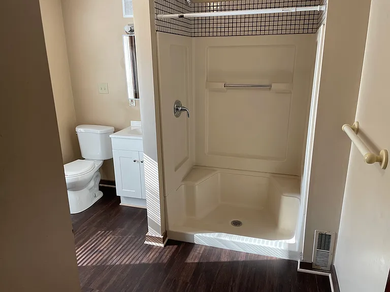 Full size bathroom