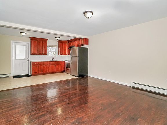 4th image of 20 Yarnell St