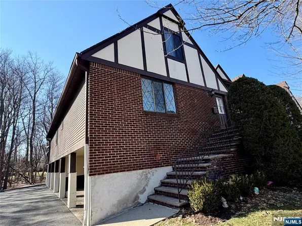 38 Holiday Ct #T038, River Vale, NJ 07675