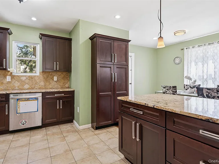 5 Burbury Ln — Photo 15