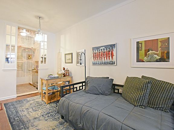3rd image of 7 Cornelia St APT 1C