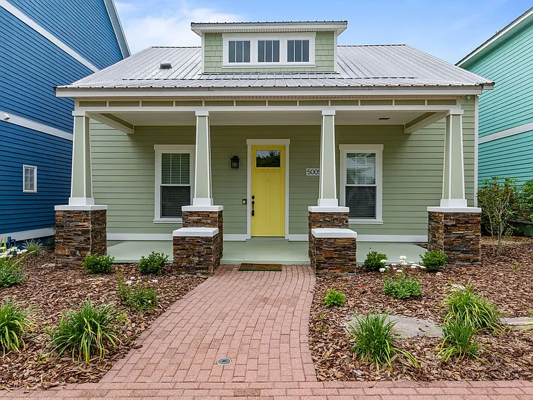 5005 NW 11th Pl — Photo 1