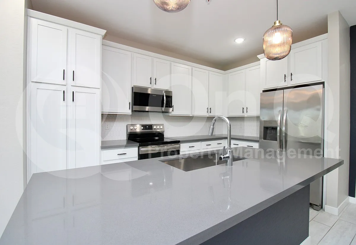 3 bed, 2.0 bath, 2021 sqft, $2,225 — Photo 3