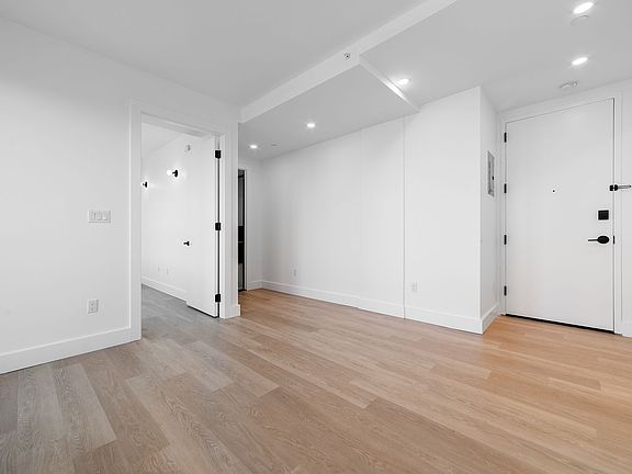 4th image of 1042 President St #5B