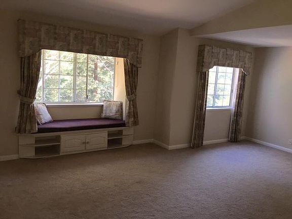 3rd image of 7466 Oxford Cir