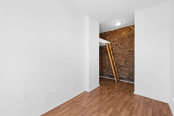 Rented by REAL New York | media 9