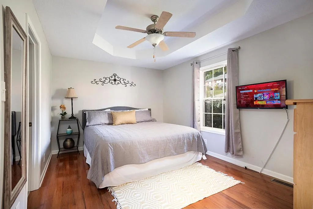 3 bed, $2,654 — Photo 2