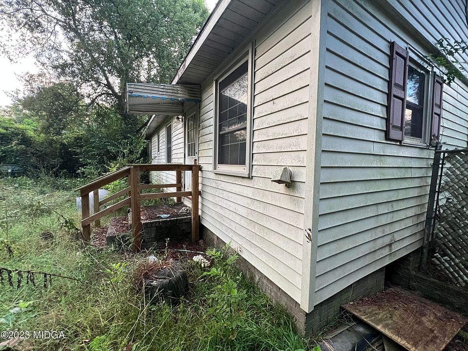 2nd image of 2731 Barrett Ave