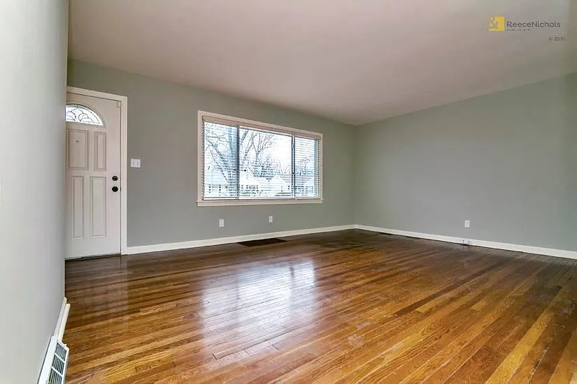 2 bed, 1015 sqft, $2,200 — Photo 3